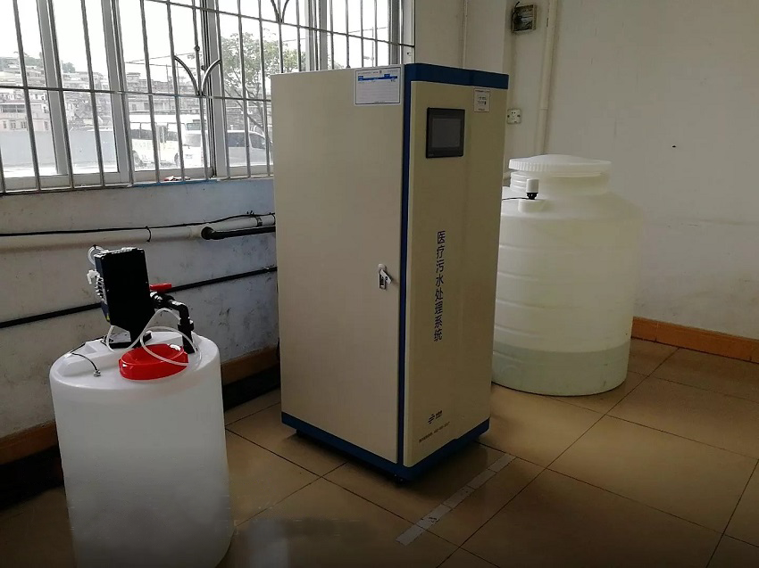  学校实验室废水主要来自学校的实验室和各科研院所。依据废水中所含主要污染物的性质和特点，可以将其分为有机、无机以及生物实验废水三大类。